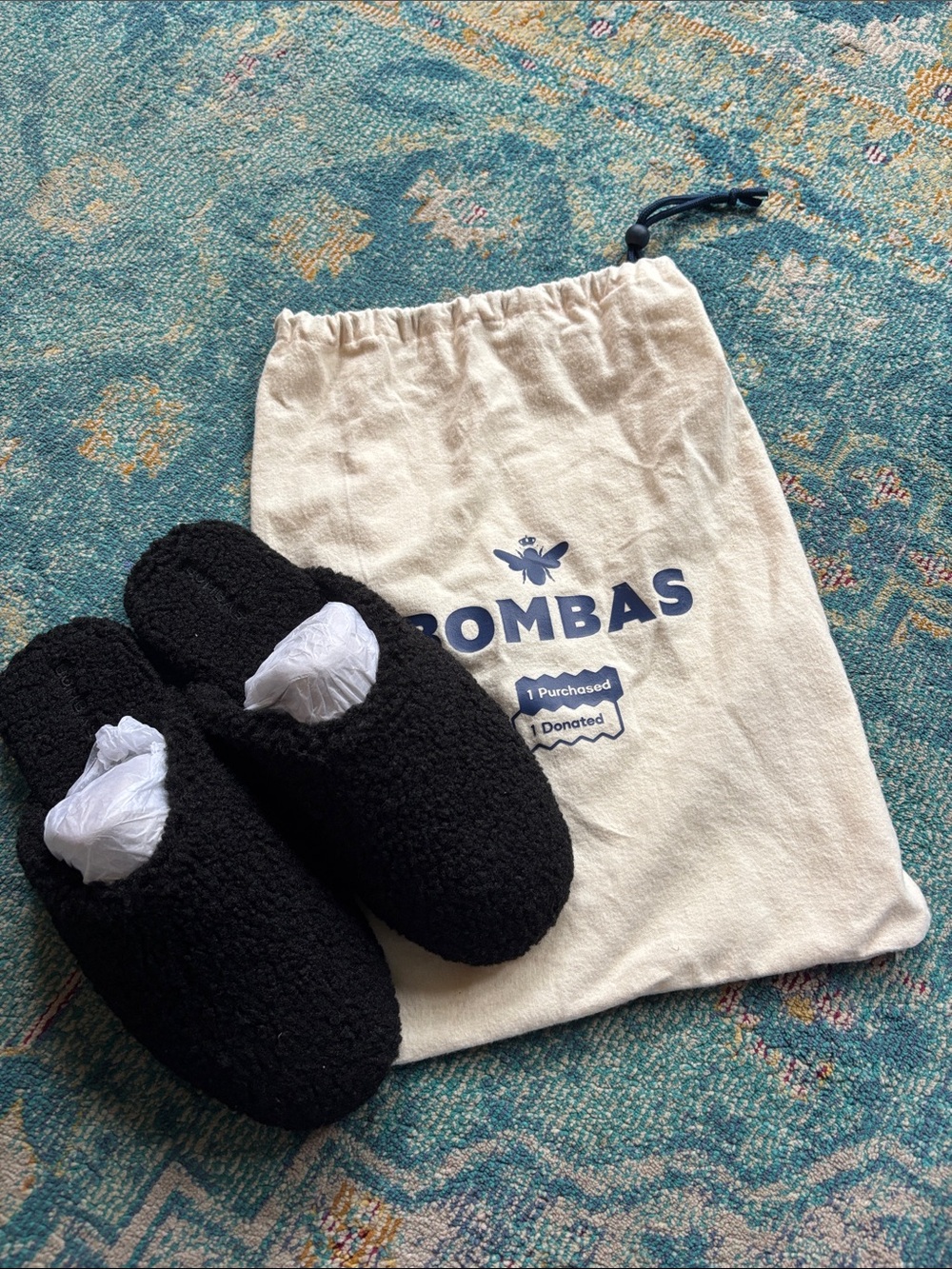 Bombas Black Sherpa Slip-On Slippers